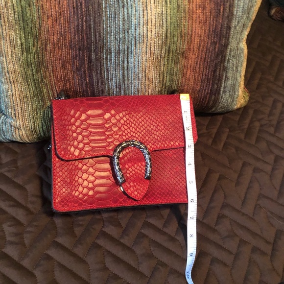 Crocodile Design RED Handbag (Paris) - Picture 13 of 14